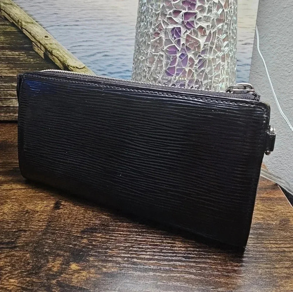 Louis Vuitton Electric Leather Clutch/Wristlet - Picture 7 of 16